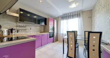 Apartamento 3 habitaciones en Minsk, Belarús