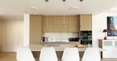 3 bedroom apartment in Estepona, Spain