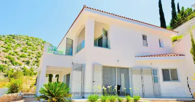 Villa 4 bedrooms in Kamares, Cyprus