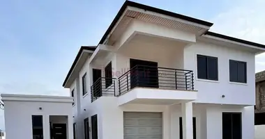 Maison 4 chambres dans Adenta Municipal District, Ghana