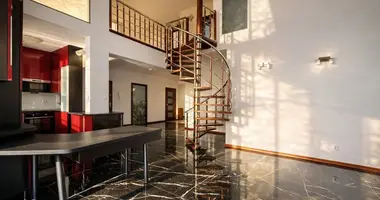 4 bedroom apartment in Warsaw, Poland