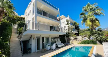 Villa 4 bedrooms in Alanya, Turkey