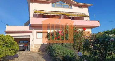 8 bedroom House in Bashkia Durres, Albania