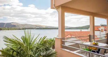 Hôtel 330 m² dans Zaboric, Croatie