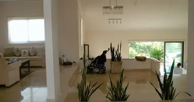 Mieszkanie 5 pokojów w Konia, Cypr