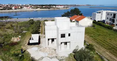 Appartements à plusieurs niveaux dans Nin, Croatie