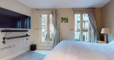 4 bedroom house in London, United Kingdom