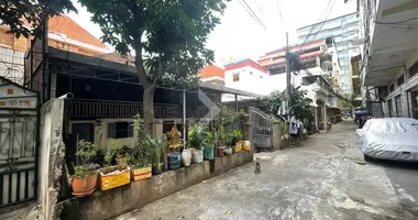 Plot of land in Sangkat Phsar Daeum Thkov, Cambodia