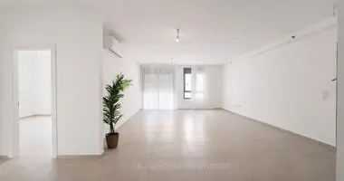 Mieszkanie 4 pokoi w Raanana, Izrael
