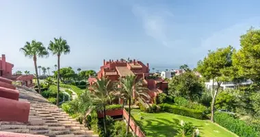 4 bedroom apartment in Ricmar, Spain