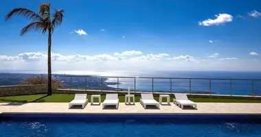 4 bedroom apartment in Peyia, Cyprus