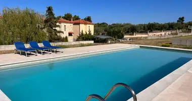 Cottage 4 bedrooms in Polychrono, Greece