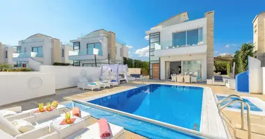 Villa 6 bedrooms in Paralimni, Cyprus