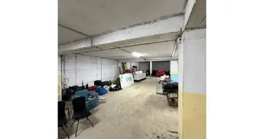 Entrepôt 374 m² dans Tirana, Albanie