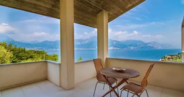 Apartamento 4 habitaciones en Terni, Italia
