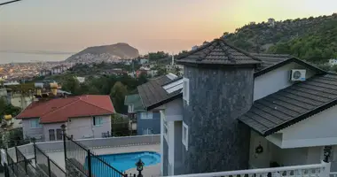 Villa 4 bedrooms in Alanya, Turkey