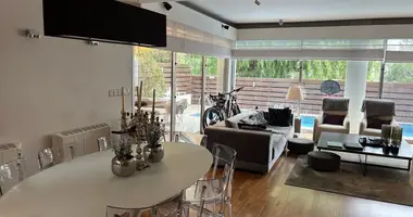 Adosado 5 habitaciones en Germasogeia, Chipre