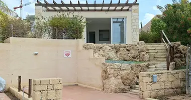 Mieszkanie 3 pokoi w Chloraka, Cypr