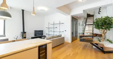 Apartamento 4 habitaciones en Demos Agiou Athanasiou, Chipre