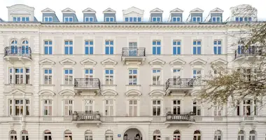 Коммерческое помещение 675 м² в Варшава, Польша