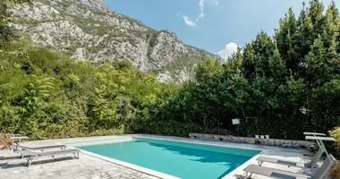 Wohnung 4 zimmer in Dobrota, Montenegro