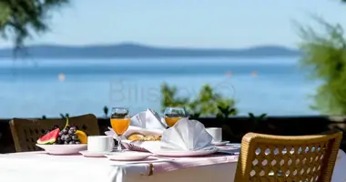 Hotel 607 m² in Opcina Privlaka, Croatia