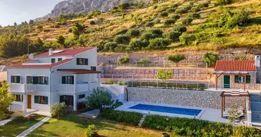 4 bedroom house in Grad Omis, Croatia