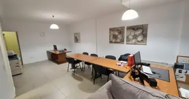 Mieszkanie 7 pokojów w Tirana Municipality, Albania