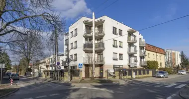 Mieszkanie 3 pokoi w Warszawa, Polska