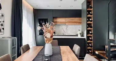 Квартира 3 спальни в Тиват, Черногория