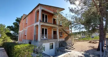 Maison 14 chambres dans Opcina Dezanovac, Croatie