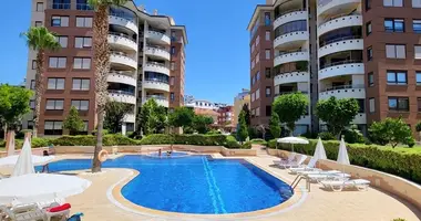 Mieszkanie 4 pokoi w Konyaalti, Turcja