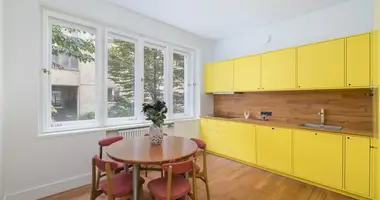 Mieszkanie 2 pokoi w Warszawa, Polska