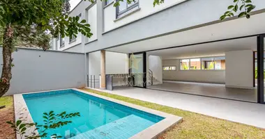 Casa 4 habitaciones en Regiao Imediata de Sao Paulo, Brasil