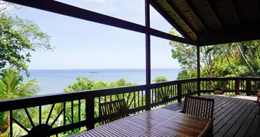 4 bedroom house in Sandy Bay, Honduras
