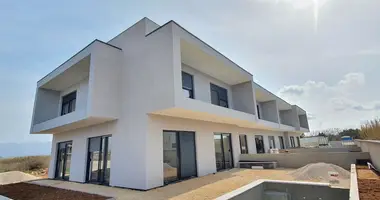 Mieszkanie 4 pokoi w Opcina Dezanovac, Chorwacja