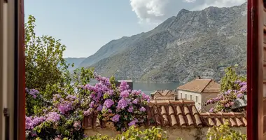 House 10 bedrooms in Risan, Montenegro
