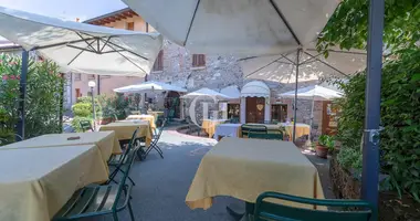Commercial property 1 000 m² in Bedizzole, Italy