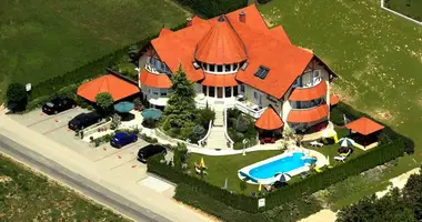 Hotel 600 m² in Khabb wa ash Sha'af district, Yemen