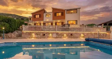 4 bedroom apartment in Kamares, Cyprus
