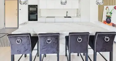 Mieszkanie 2 pokoi w Warszawa, Polska