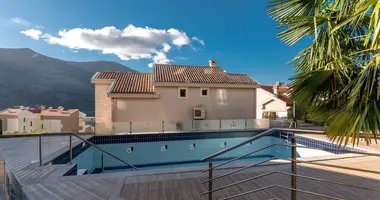 Apartamento 6 habitaciones en Dobrota, Montenegro