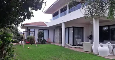 Apartamento 5 habitaciones en Nicosia, Chipre
