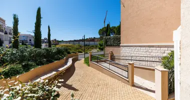 Apartamento 2 habitaciones en Lustica, Montenegro