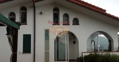 Villa 3 zimmer in Sanremo, Italien