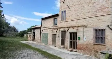 Casa 10 habitaciones en Terni, Italia
