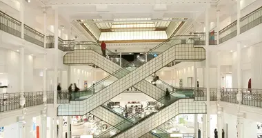 Centre commercial à vendre avec un hôtel de luxe 4 étoiles, 666 chambres, au coeur de Chiang Mai. dans Chiang Mai, Thaïlande