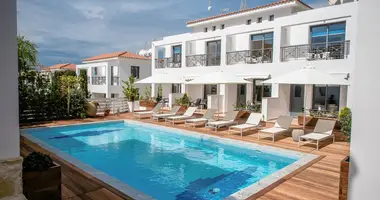 Edificio rentable 1 381 m² en Kissonerga, Chipre