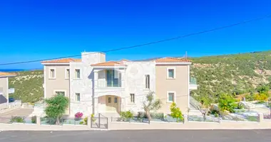 Apartment 6 bedrooms in Peyia, Cyprus