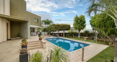 Villa 5 bedrooms in Demos Agiou Athanasiou, Cyprus